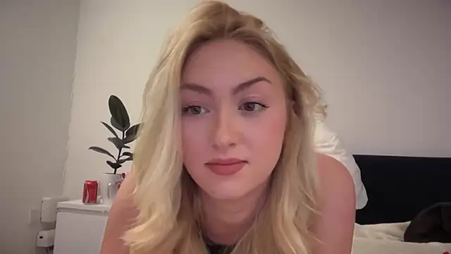 Snapshot of Kitty_Swetty chatting on March 10, 2026, 9:31 pm Kitty Swetty online show from March 10, 2026, 9:31 pm