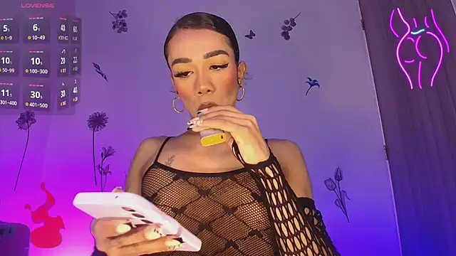 Snapshot of Barbydominant_fetish chatting on March 5, 2026, 4:36 pm Barbydominant fetish online show from March 5, 2026, 4:36 pm