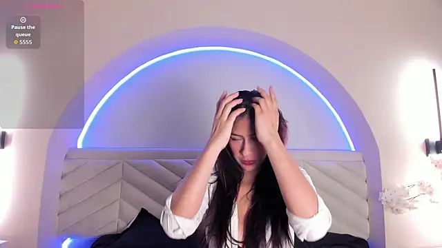 Bella Williiams online show from June 19, 2026, 12:09 pm