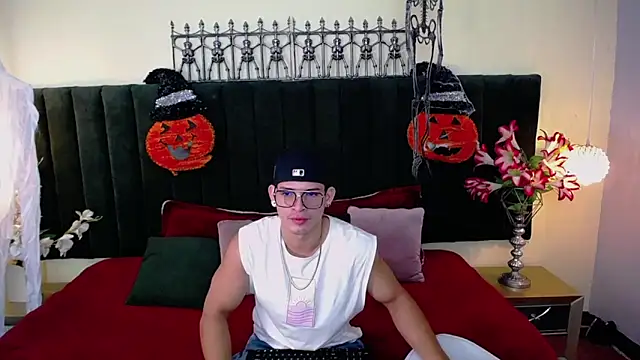 ethan rodgers online show from October 31, 2025, 7:59 pm