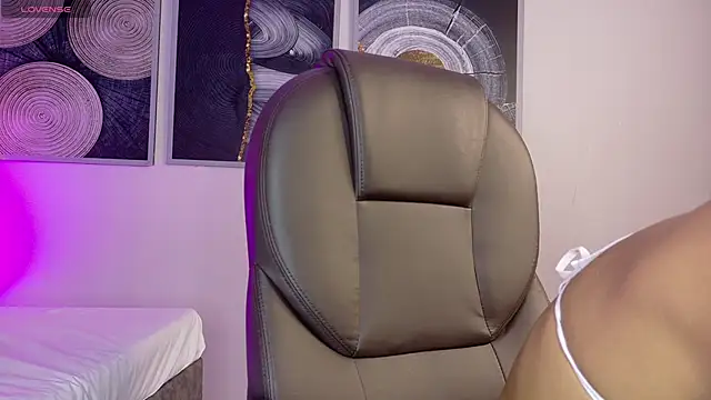 ElisaPeters online show from October 5, 2025, 3:05 am