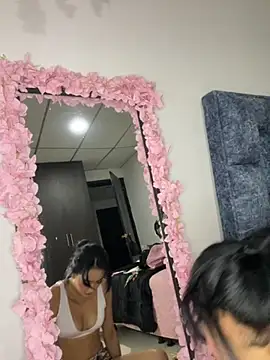 ElisaPeters online show from October 25, 2025, 11:43 pm