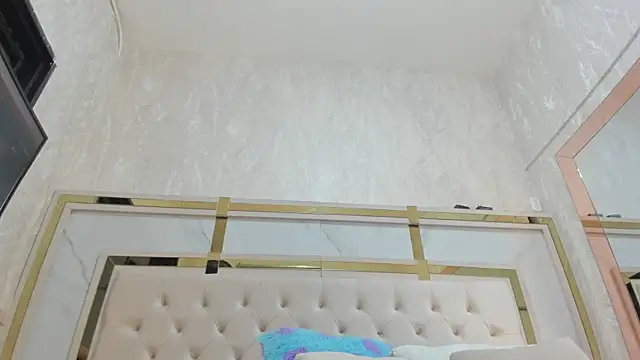 megan rous  online show from September 15, 2025, 3:06 am