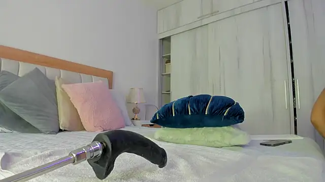 megan rous  online show from November 19, 2025, 3:39 am