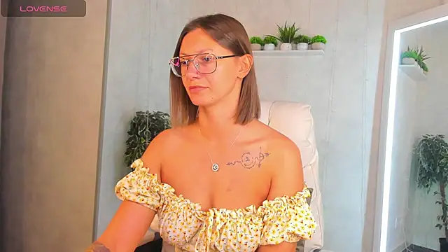 Elina Gravess online show from September 15, 2025, 12:10 am
