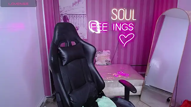 Snapshot of _Evoni_b chatting on September 16, 2025, 7:48 pm  Evoni b online show from September 16, 2025, 7:48 pm