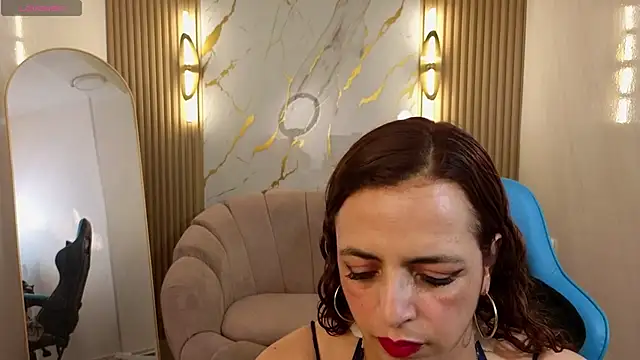 Snapshot of _Evoni_b chatting on September 30, 2025, 7:52 pm  Evoni b online show from September 30, 2025, 7:52 pm