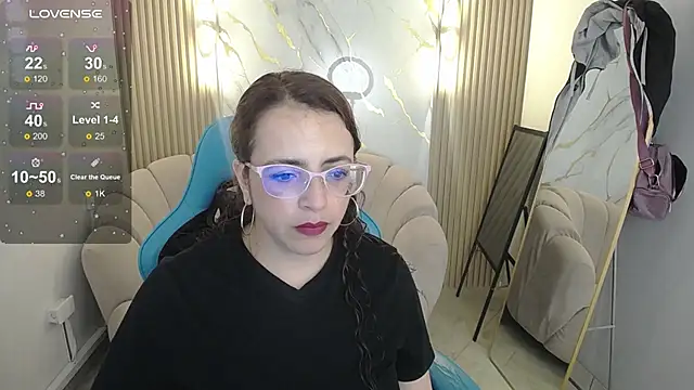 Snapshot of _Evoni_b chatting on October 5, 2025, 12:25 pm  Evoni b online show from October 5, 2025, 12:25 pm