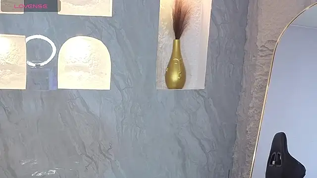 Snapshot of _Evoni_b chatting on October 24, 2025, 7:43 pm  Evoni b online show from October 24, 2025, 7:43 pm