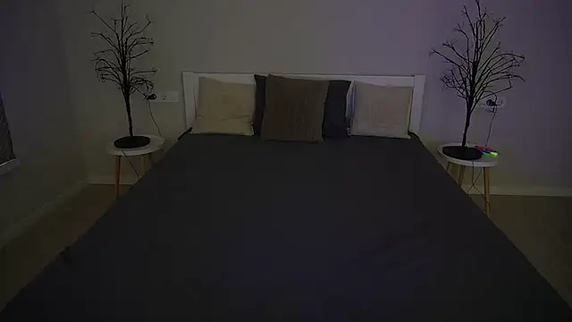 IvyLaurent online show from October 5, 2025, 6:56 am