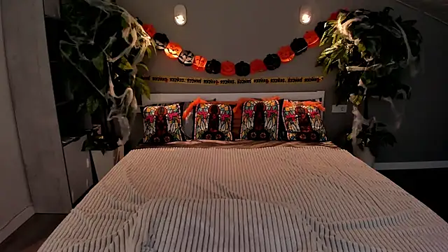 IvyLaurent online show from October 25, 2025, 5:37 am