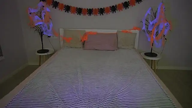 IvyLaurent online show from October 31, 2025, 1:34 pm