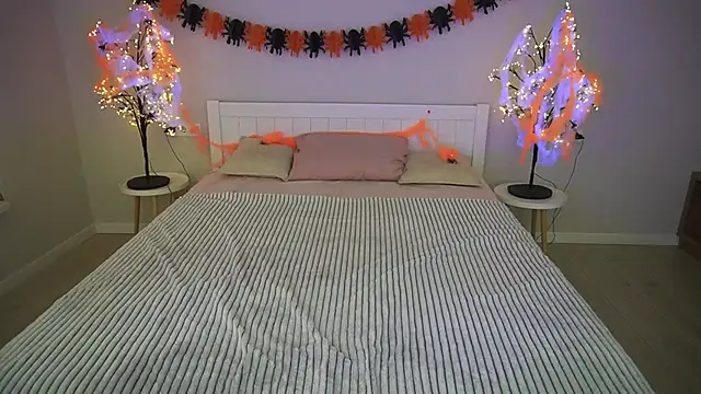 IvyLaurent online show from November 2, 2025, 8:17 am