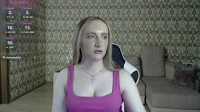 Vi Luxy online show from May 3, 2026, 2:06 am
