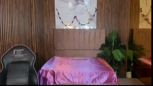Snapshot of juanita_tay chatting on April 1, 2026, 11:44 am juanita tay online show from April 1, 2026, 11:44 am