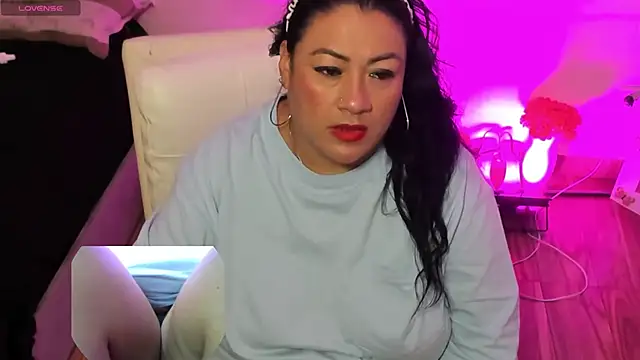 Snapshot of Clunita chatting on February 16, 2026, 10:17 pm Clunita online show from February 16, 2026, 10:17 pm