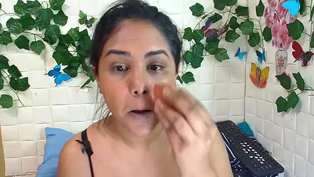 Snapshot of IndiaSexyStripper4u chatting on October 14, 2025, 5:03 pm IndiaSexyStripper4u online show from October 14, 2025, 5:03 pm