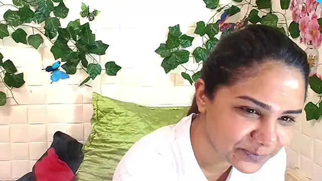 Snapshot of IndiaSexyStripper4u chatting on October 17, 2025, 6:10 pm IndiaSexyStripper4u online show from October 17, 2025, 6:10 pm