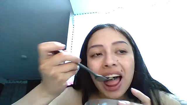 sara gomez1  online show from May 22, 2026, 12:18 am
