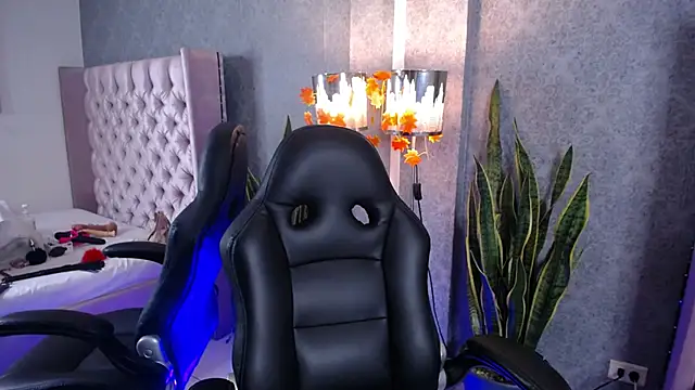 laila stilwiills online show from March 20, 2026, 6:07 am