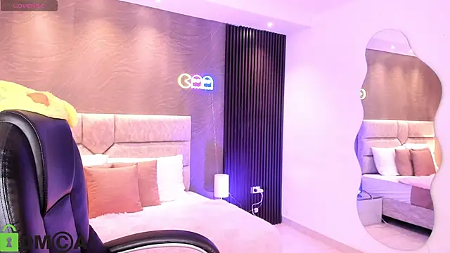 Arinextdoor online show from October 10, 2025, 11:04 pm