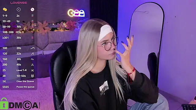 Arinextdoor online show from December 14, 2025, 1:44 am