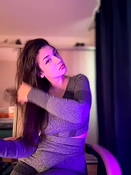 ScarletBloom  online show from October 3, 2025, 11:18 am