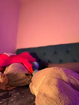 ScarletBloom  online show from November 14, 2025, 4:49 pm