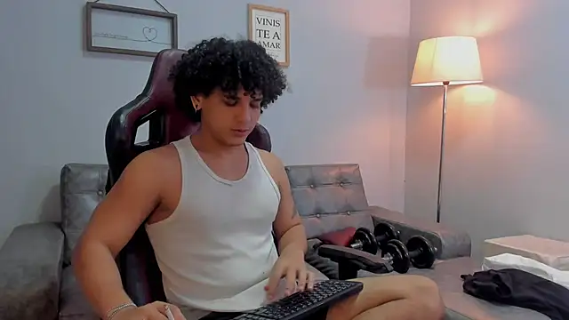 Xfire boy69 online show from September 30, 2025, 2:33 pm