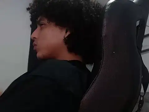 Xfire boy69 online show from October 22, 2025, 4:24 am