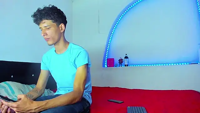 Snapshot of liaam_mendoza chatting on October 24, 2025, 7:10 pm liaam mendoza online show from October 24, 2025, 7:10 pm