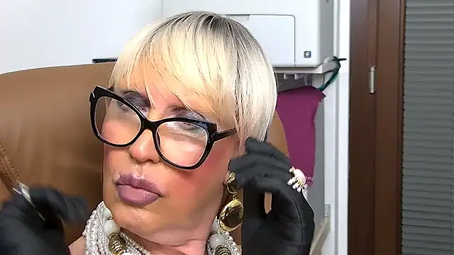 ROBY SWEETHOT online show from November 19, 2025, 11:16 pm