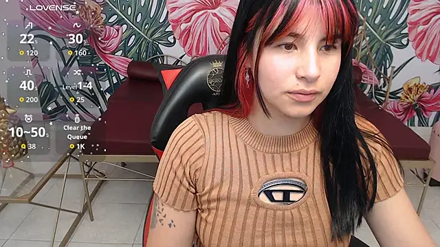 Snapshot of Nina_harper_ chatting on October 1, 2025, 8:15 pm Nina harper online show from October 1, 2025, 8:15 pm