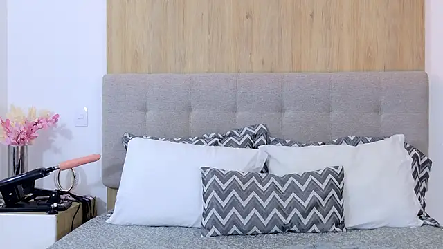 Snapshot of BeckySalas chatting on October 30, 2025, 8:20 pm BeckySalas online show from October 30, 2025, 8:20 pm