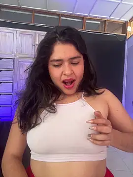 EmilyNoir1 online show from May 6, 2026, 9:09 pm