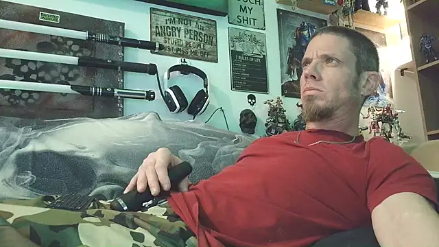 Snapshot of TomXXII chatting on October 27, 2025, 12:26 am TomXXII online show from October 27, 2025, 12:26 am