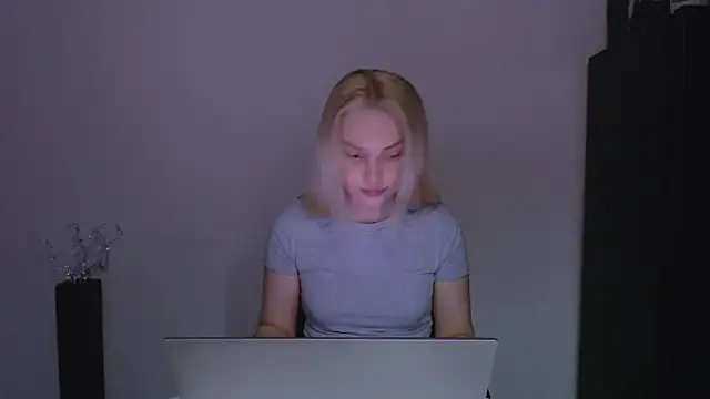 Snapshot of Lia_noo_regrets chatting on April 3, 2026, 7:12 pm Lia noo regrets online show from April 3, 2026, 7:12 pm