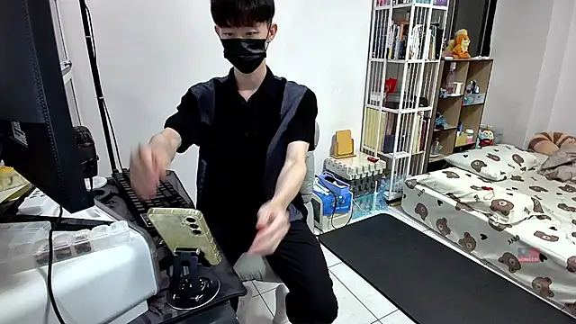 Snapshot of Kerberos_999 chatting on September 29, 2025, 2:11 pm Kerberos 999 online show from September 29, 2025, 2:11 pm