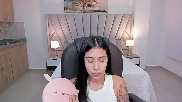 Snapshot of miranda_crawfor chatting on October 15, 2025, 11:54 am miranda crawfor online show from October 15, 2025, 11:54 am