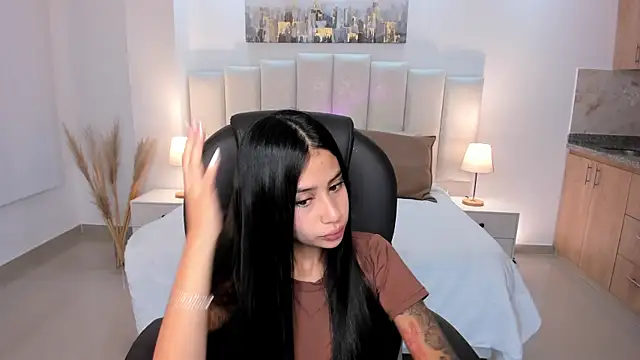 Snapshot of miranda_crawfor chatting on October 24, 2025, 12:12 pm miranda crawfor online show from October 24, 2025, 12:12 pm