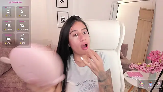 Snapshot of miranda_crawfor chatting on October 28, 2025, 12:09 pm miranda crawfor online show from October 28, 2025, 12:09 pm