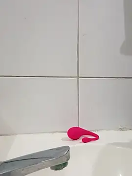 Snapshot of francheskaaaaaaaa22ot chatting on December 2, 2025, 11:59 am francheskaaaaaaaa22ot online show from December 2, 2025, 11:59 am