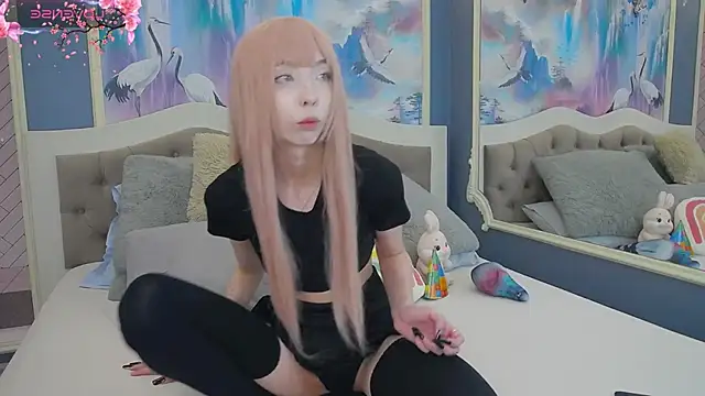 Evelyn Neal online show from December 4, 2025, 3:32 pm