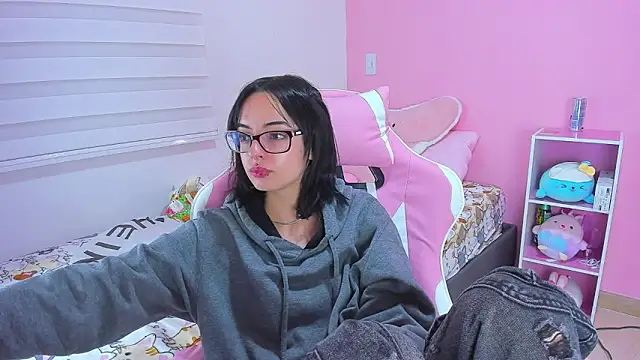 Snapshot of alexaa_fox chatting on November 12, 2025, 5:41 am alexaa fox online show from November 12, 2025, 5:41 am