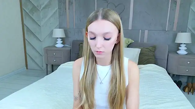 KellyBradford online show from September 9, 2025, 5:29 am