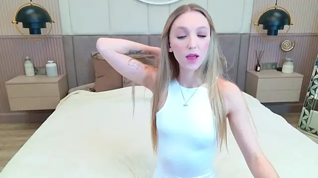 KellyBradford online show from October 3, 2025, 5:48 am