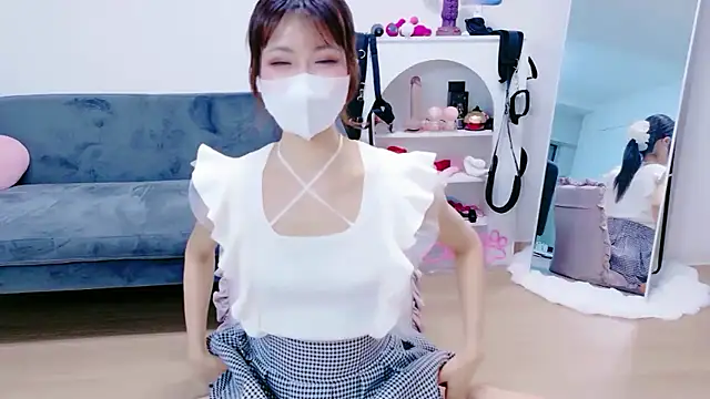 Snapshot of -Nyanko-chan- chatting on June 23, 2026, 11:08 am -Nyanko-chan- online show from June 23, 2026, 11:08 am