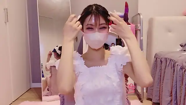 Snapshot of -Nyanko-chan- chatting on August 9, 2026, 11:04 am -Nyanko-chan- online show from August 9, 2026, 11:04 am