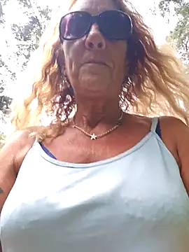 HotWifeLyn68 online show from June 17, 2026, 10:06 am