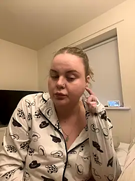 Snapshot of IslaMae chatting on November 19, 2025, 11:16 pm IslaMae online show from November 19, 2025, 11:16 pm